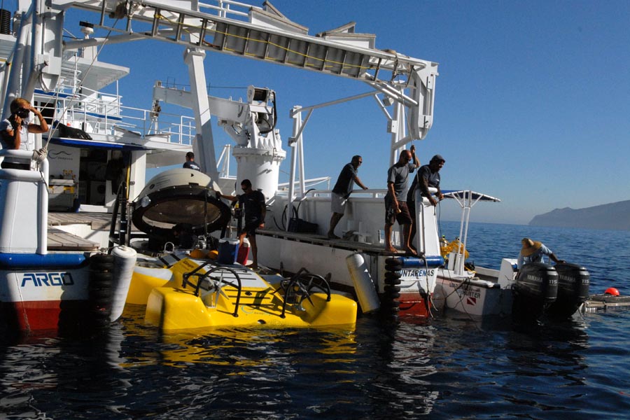 Experimente la Isla del Coco a 300 m de profundidad con el sumergible ...