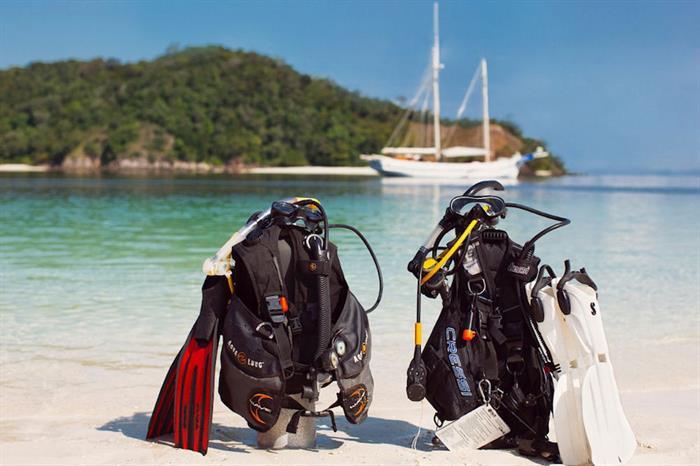 Should I Bring My Own Dive Gear On Vacation? - Fly & Sea Dive