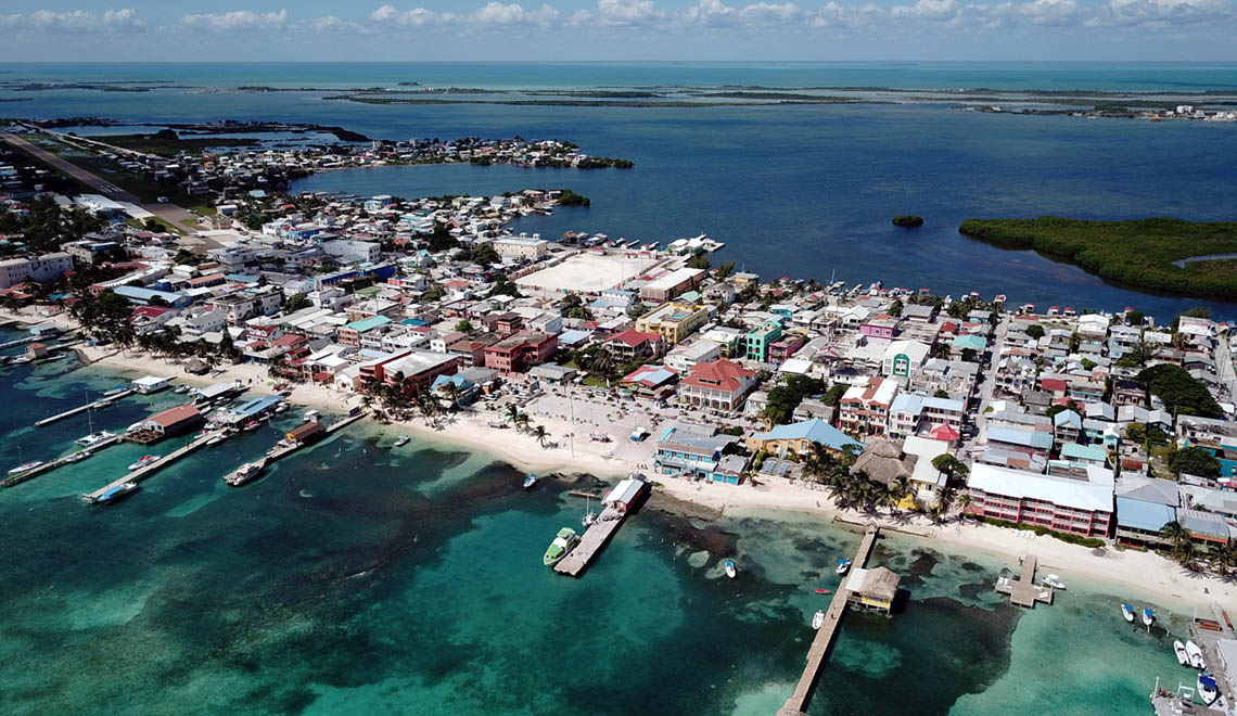 2 Liveaboards in Ambergris Caye, Belize - LiveAboard.com