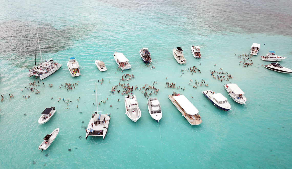 Liveaboards in Stingray City, Cayman Islands - LiveAboard.com