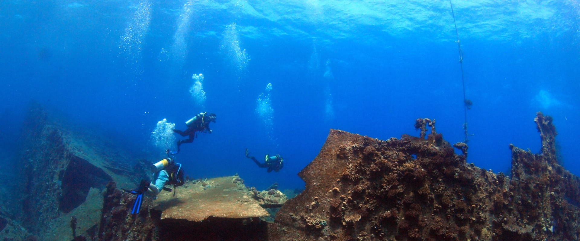Abu Nuhas Liveaboard Diving